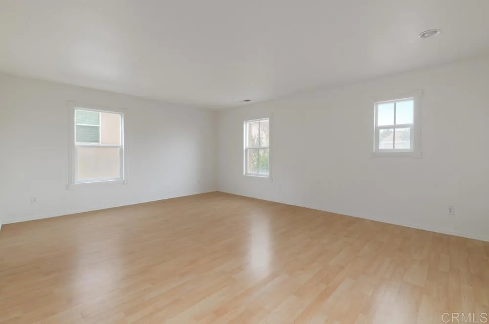 https://cdn.realtyfeed.com/cdn/127/306685639/4f6cd15535358ff0f511f7d9d36d0058.webp
