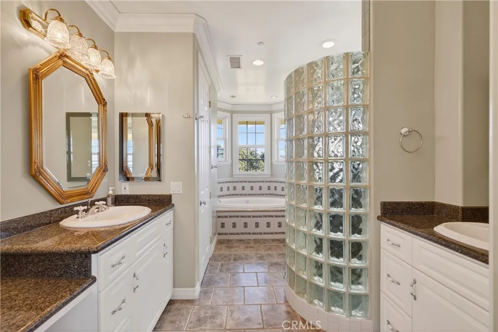 https://cdn.realtyfeed.com/cdn/127/306685657/5fb6319e4fb7481b9a924a14a19fc0cf.webp