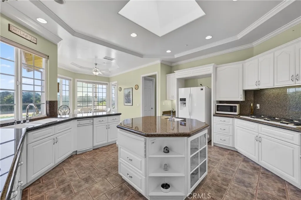 https://cdn.realtyfeed.com/cdn/127/306685657/818af9c71f9863cb409601daa3e0232a.webp