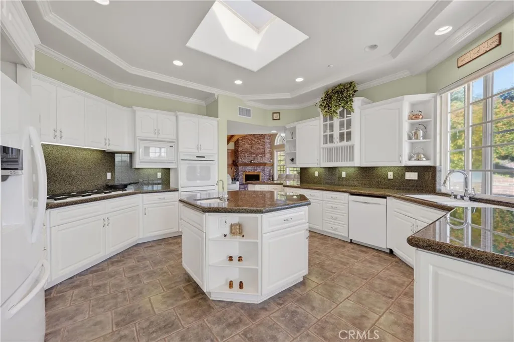 https://cdn.realtyfeed.com/cdn/127/306685657/bbe0183a383631d8a222fc1e754935b8.webp
