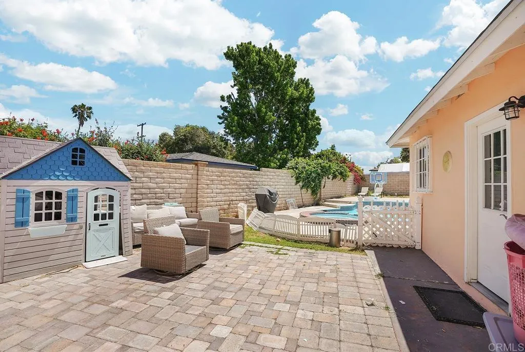 https://cdn.realtyfeed.com/cdn/127/306685696/79b7f2b18434c5bf182040c2d0c8f3da.webp