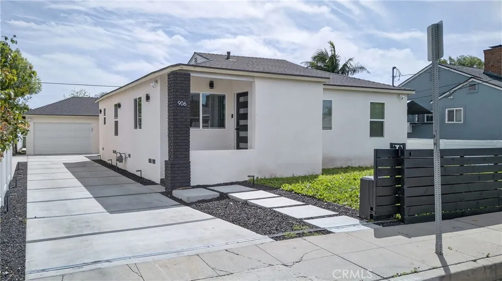 Compton, CA 90220