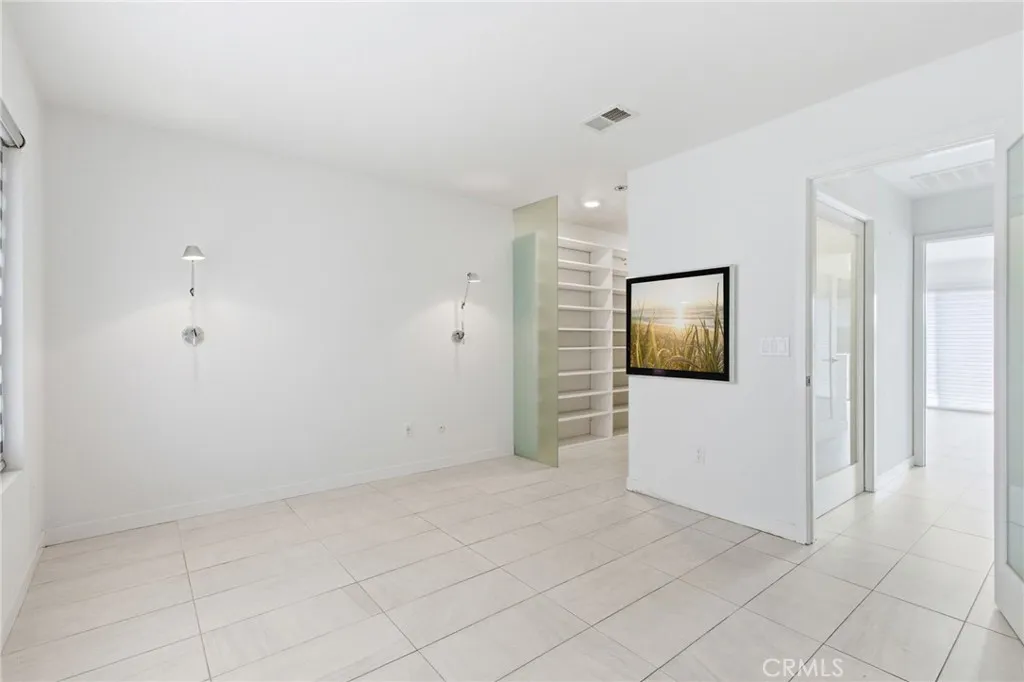 https://cdn.realtyfeed.com/cdn/127/306685740/261198caa7880eaf547a18ad5923da8f.webp