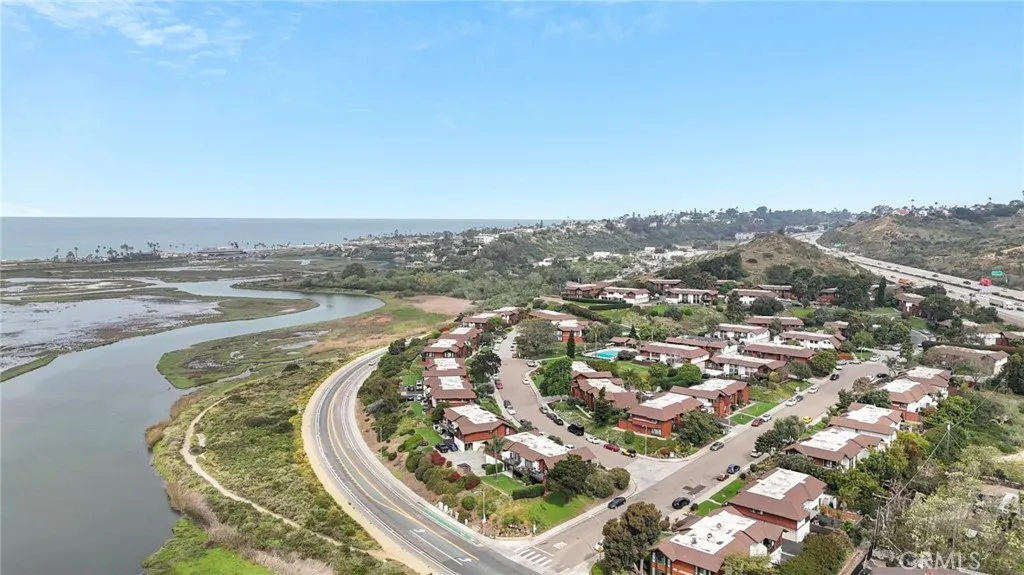 https://cdn.realtyfeed.com/cdn/127/306685740/2bc12c42baf5dd79d970e8b9cbff897d.webp