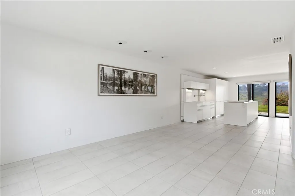 https://cdn.realtyfeed.com/cdn/127/306685740/55da9d71d1701e500eb356848671fe33.webp
