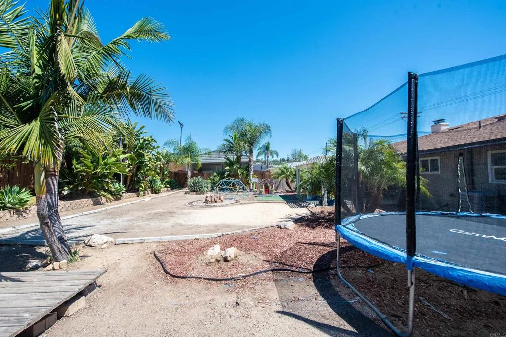 https://cdn.realtyfeed.com/cdn/127/306685814/048b1a697406cef8b811d29728ae724f.webp