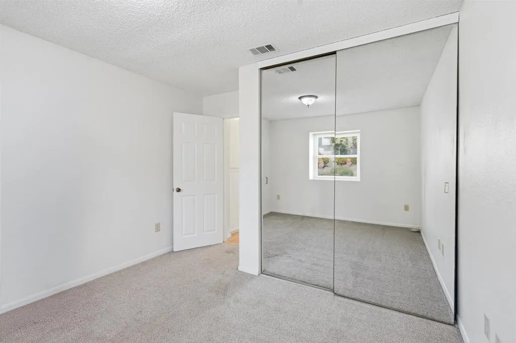 https://cdn.realtyfeed.com/cdn/127/306685843/a8ebaeddea38ee42d79201de836fa934.webp