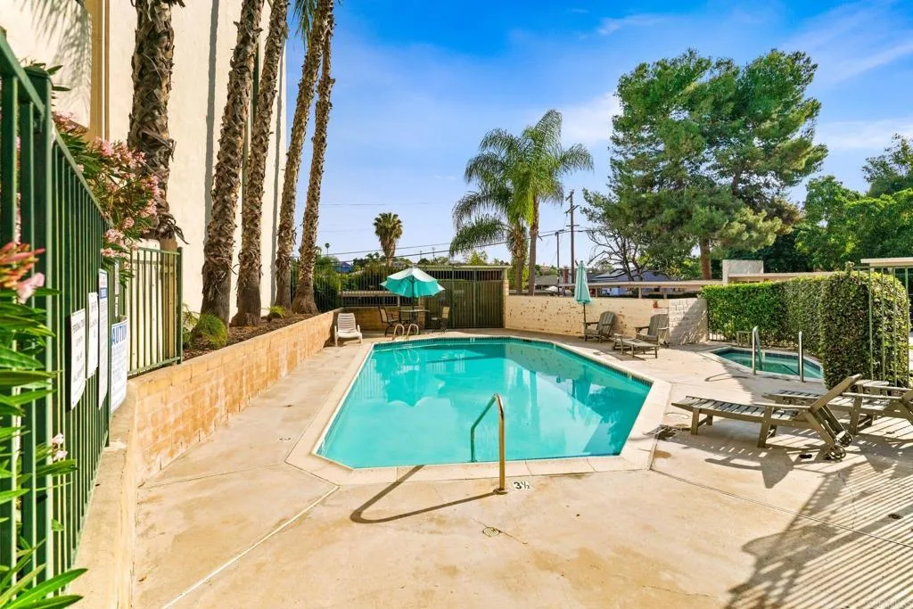 https://cdn.realtyfeed.com/cdn/127/306685860/156f9efbafe65bf7f9f3b43a38059559.webp