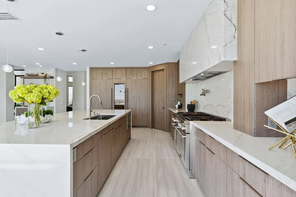 https://cdn.realtyfeed.com/cdn/127/306685897/0205b542769ea954e1bc47809579d389.webp