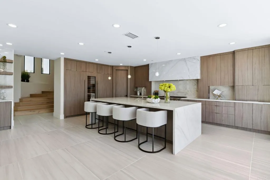 https://cdn.realtyfeed.com/cdn/127/306685897/334f588e409e547743ba1006ee213394.webp