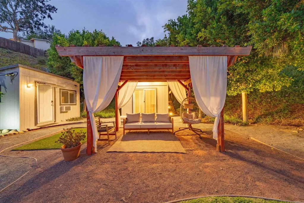 https://cdn.realtyfeed.com/cdn/127/306685898/0b5c862914555c713735e86f8e577435.webp