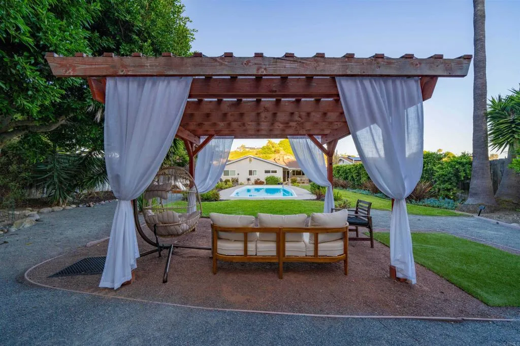 https://cdn.realtyfeed.com/cdn/127/306685898/87d75763ec293d17a0adc35f8cb033fb.webp