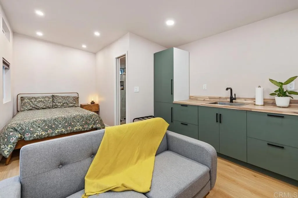 https://cdn.realtyfeed.com/cdn/127/306685960/f3cbd9d4ff8e29bffceb51d94f950ba1.webp