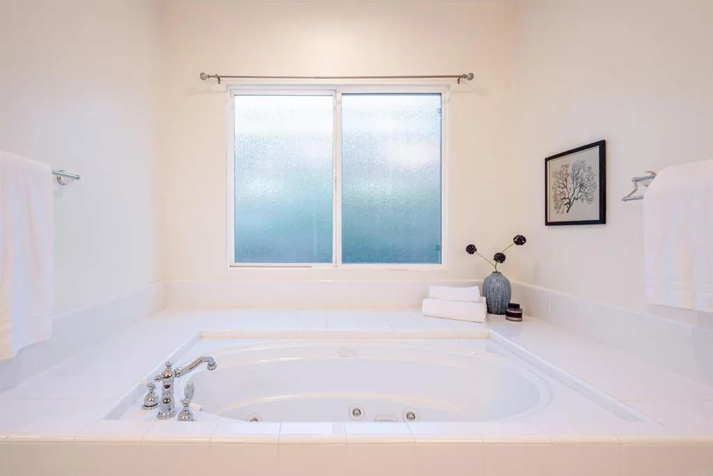 https://cdn.realtyfeed.com/cdn/127/306686027/741dca474e67c0039e84e3ab6e594e81.webp