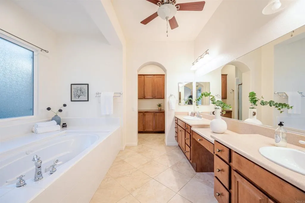 https://cdn.realtyfeed.com/cdn/127/306686027/819acd03f5cac9ce3d15728b764f917b.webp