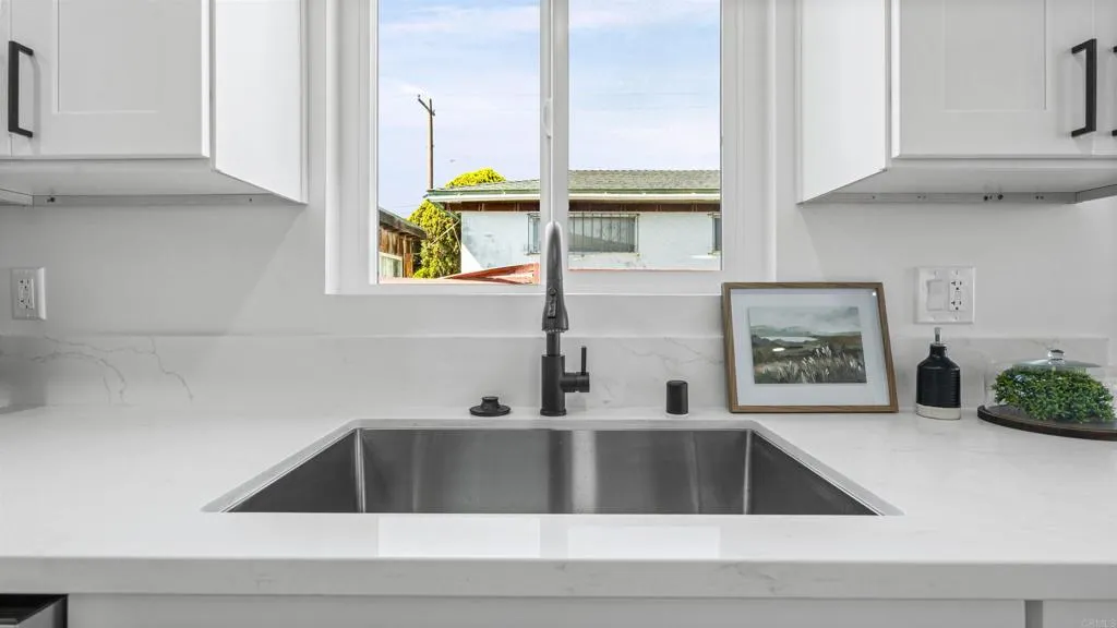 https://cdn.realtyfeed.com/cdn/127/306686036/9ad0412b0651749593176220dea12110.webp