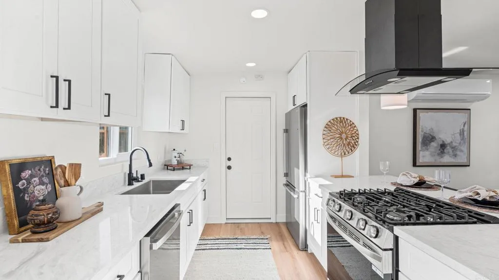 https://cdn.realtyfeed.com/cdn/127/306686082/e6c82768adf6209098efc745b35ce9b6.webp