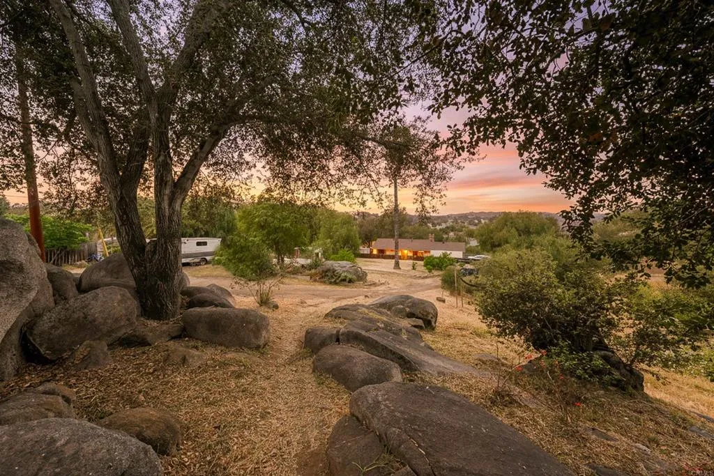 https://cdn.realtyfeed.com/cdn/127/306686106/110966d1c77b72428b6df3ad5ed49f1e.webp