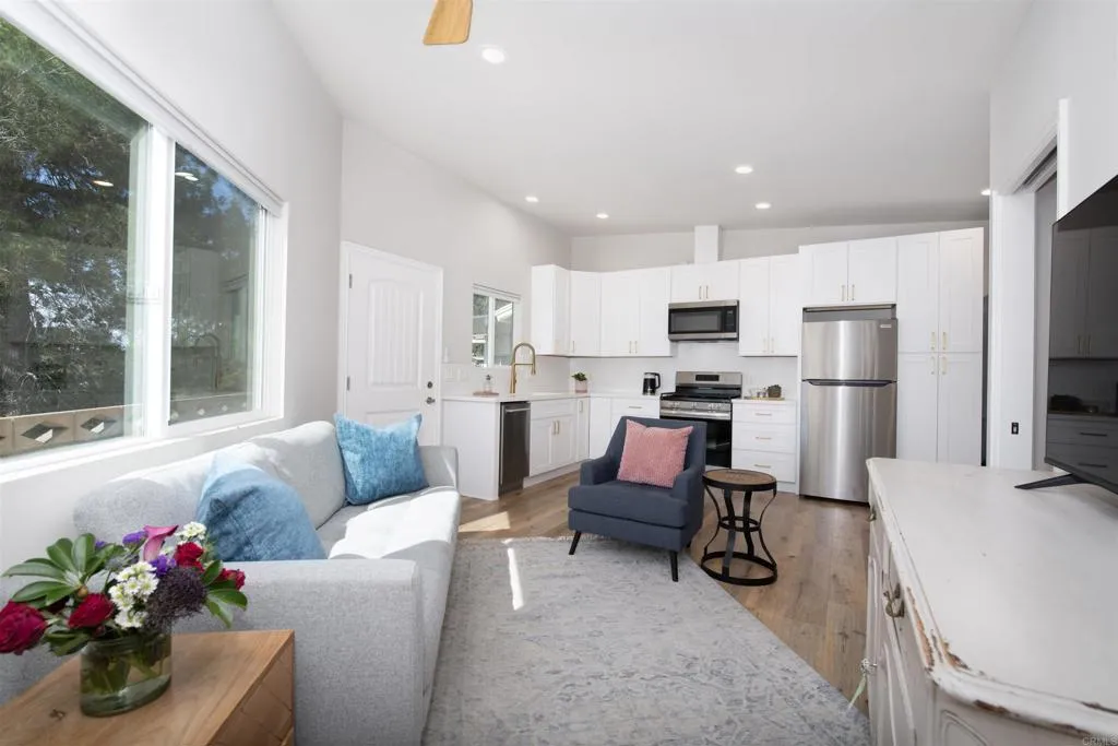 https://cdn.realtyfeed.com/cdn/127/306686162/5f505aa24368c8248cf51bed959071b9.webp