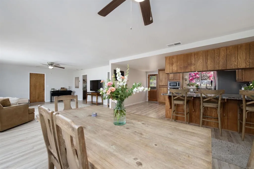 https://cdn.realtyfeed.com/cdn/127/306686162/9e5d7b0c47a348d9d7f401514cbf9786.webp