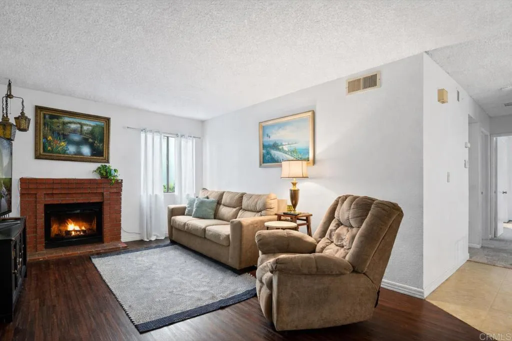 https://cdn.realtyfeed.com/cdn/127/306686166/37634b2afe98f4f31f3cdbdc396524e9.webp
