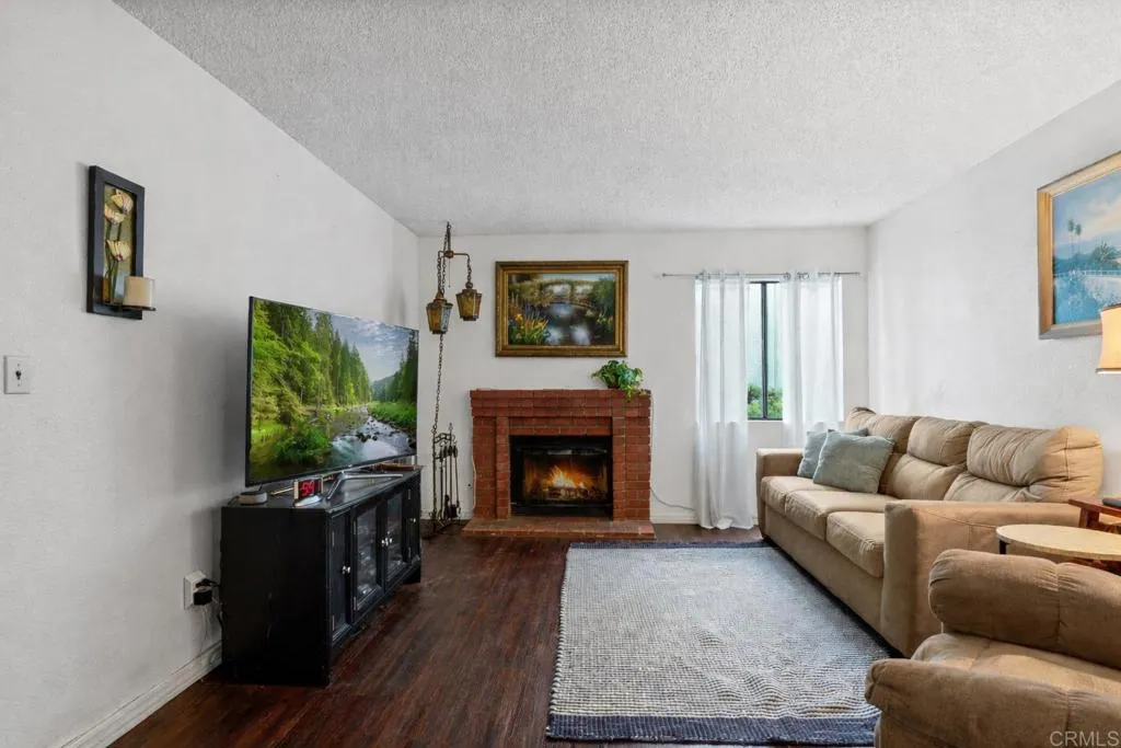 https://cdn.realtyfeed.com/cdn/127/306686166/3b2ad6557b44a2d2d8229f198050aa7a.webp