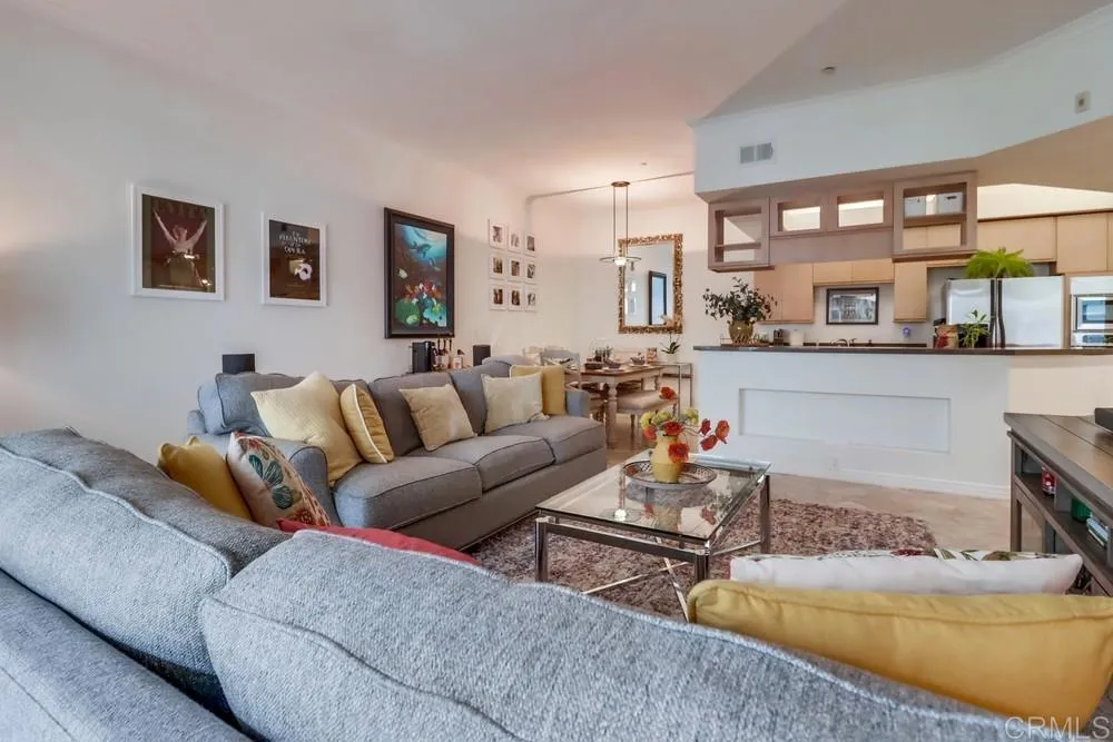 https://cdn.realtyfeed.com/cdn/127/306686167/dd83a1adadb04fb1515366017f1f3632.webp