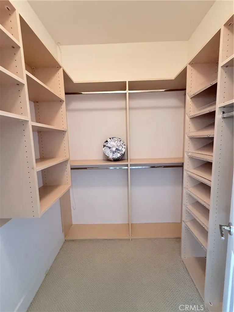 https://cdn.realtyfeed.com/cdn/127/306686228/3b921cb0beb5f8db9d4cf9352566e8ed.webp