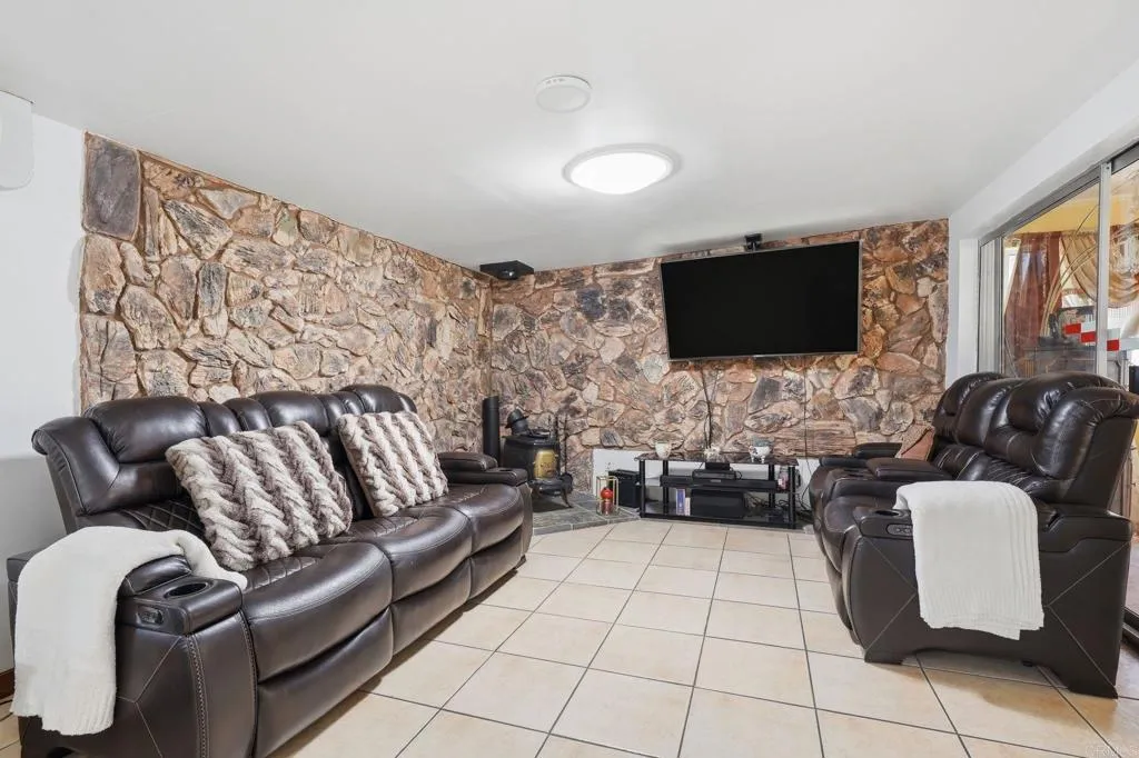 https://cdn.realtyfeed.com/cdn/127/306686272/2048724884ca775055dddbb3cc77d612.webp
