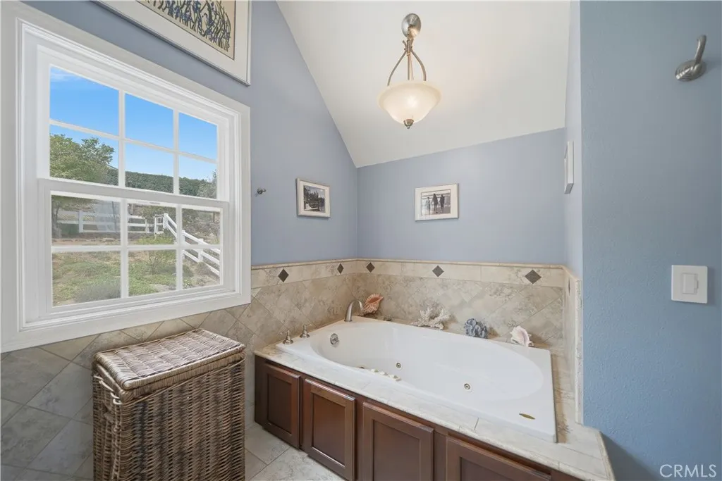 https://cdn.realtyfeed.com/cdn/127/306686274/64b4ed5544211eee52dca5ca5147397a.webp