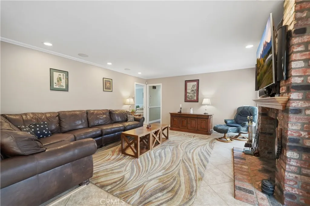https://cdn.realtyfeed.com/cdn/127/306686274/91c3a08caf4c0add71c7a230e2f78000.webp