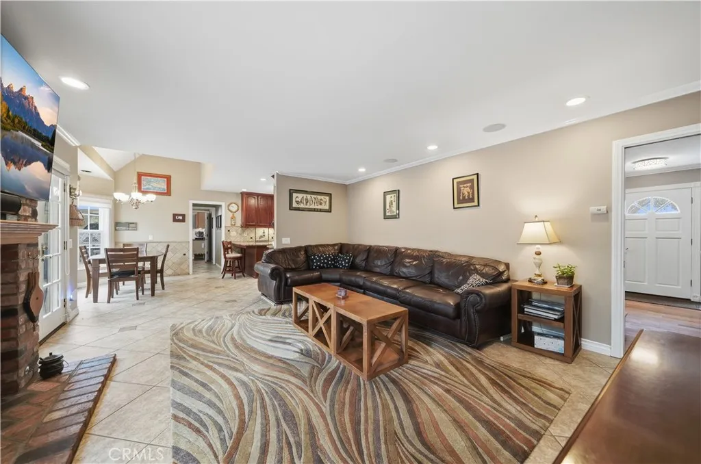 https://cdn.realtyfeed.com/cdn/127/306686274/be8d8bcea2b9a5c5690ac42c25953f86.webp