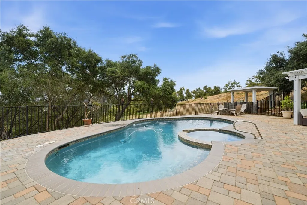https://cdn.realtyfeed.com/cdn/127/306686274/cf4afe2625eb4c69462fbc0832d397ee.webp