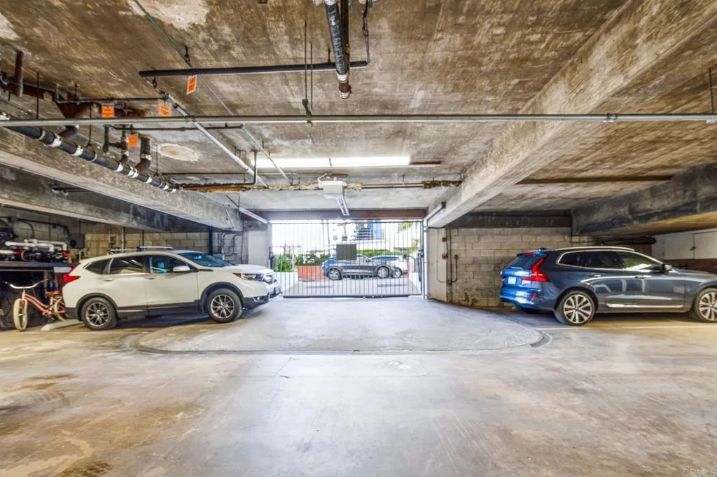 https://cdn.realtyfeed.com/cdn/127/306686354/93e4f5e5e8dc894cb509c458674d9eef.webp