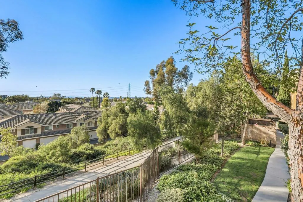 https://cdn.realtyfeed.com/cdn/127/306686391/c5782b07bb1aa6eafe161f21e00a98b5.webp