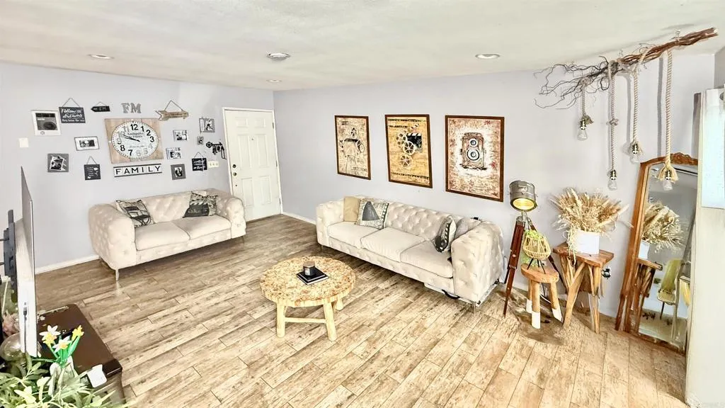 https://cdn.realtyfeed.com/cdn/127/306686395/786a9bb1408fb83f271c28adaeac0014.webp