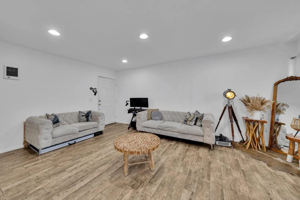 https://cdn.realtyfeed.com/cdn/127/306686395/8d7c6c235ab458ab35833aa6939c1924.webp