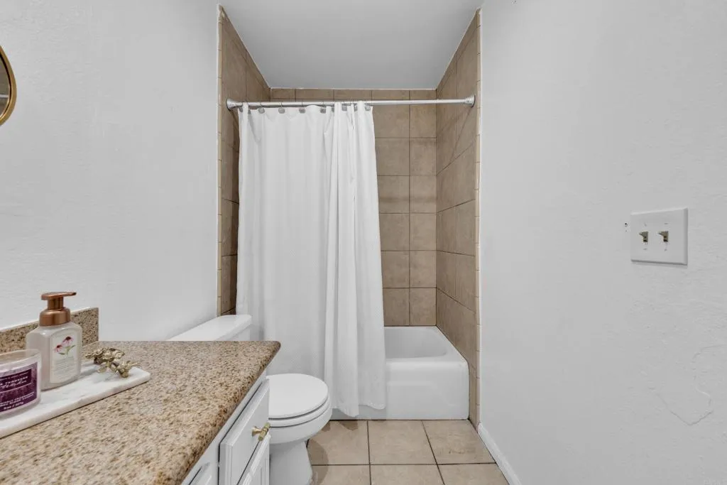 https://cdn.realtyfeed.com/cdn/127/306686395/ffadbdfc1dcf4957e2ba179dacddf0e2.webp
