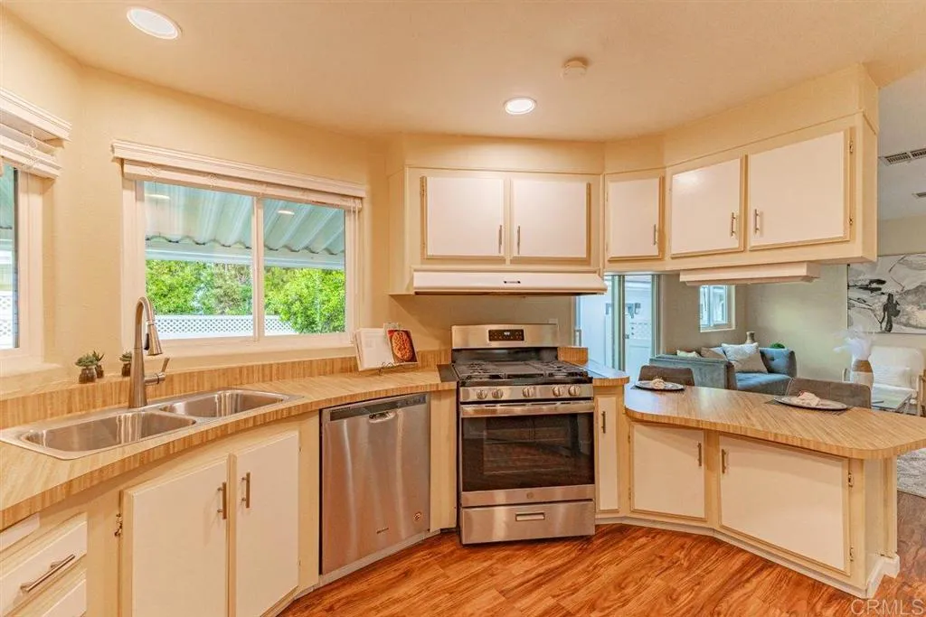https://cdn.realtyfeed.com/cdn/127/306686461/4a3ae1a6d533255dcf826b1fc30467c7.webp