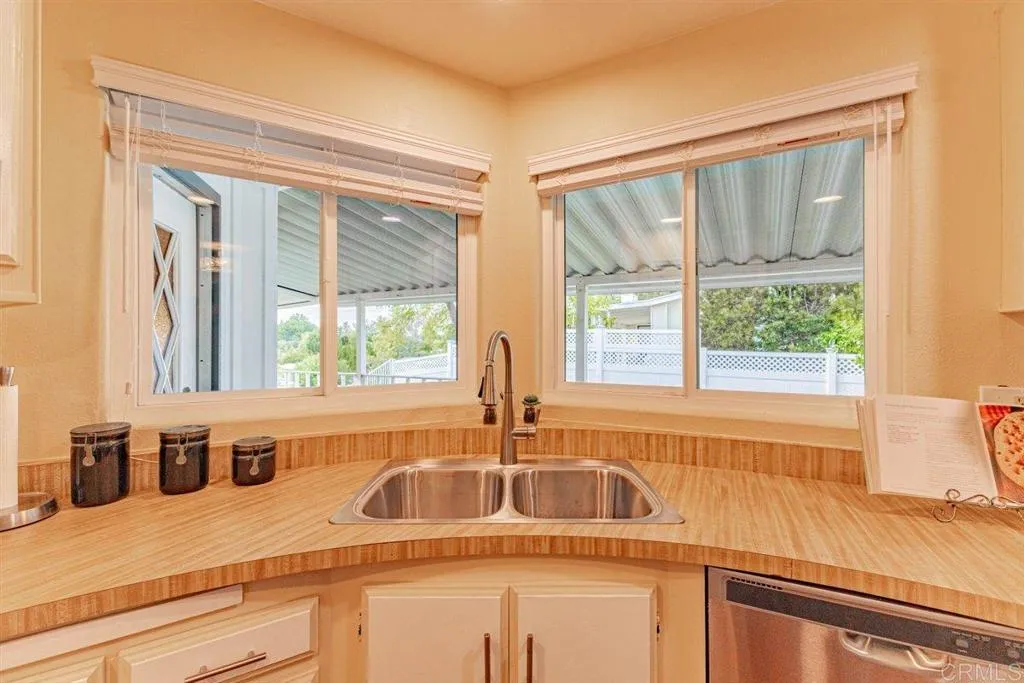 https://cdn.realtyfeed.com/cdn/127/306686461/dd630376ac913bf6745591487857127d.webp