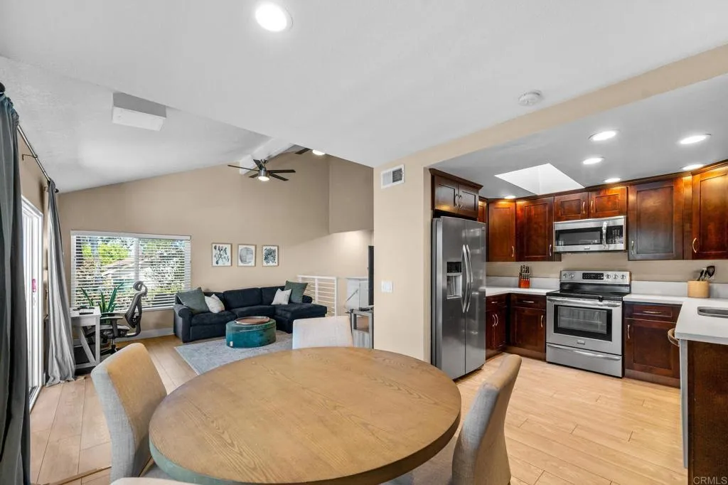 https://cdn.realtyfeed.com/cdn/127/306686477/57e4bb737c510e701523448a0369cbe5.webp