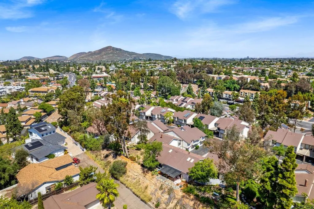 https://cdn.realtyfeed.com/cdn/127/306686477/fdd6e0c068bfa79064b598dedb0f34f3.webp