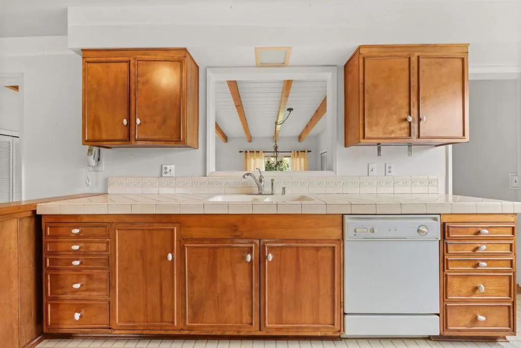 https://cdn.realtyfeed.com/cdn/127/306686497/55e2695ea9372a0a429456aea39ebeee.webp
