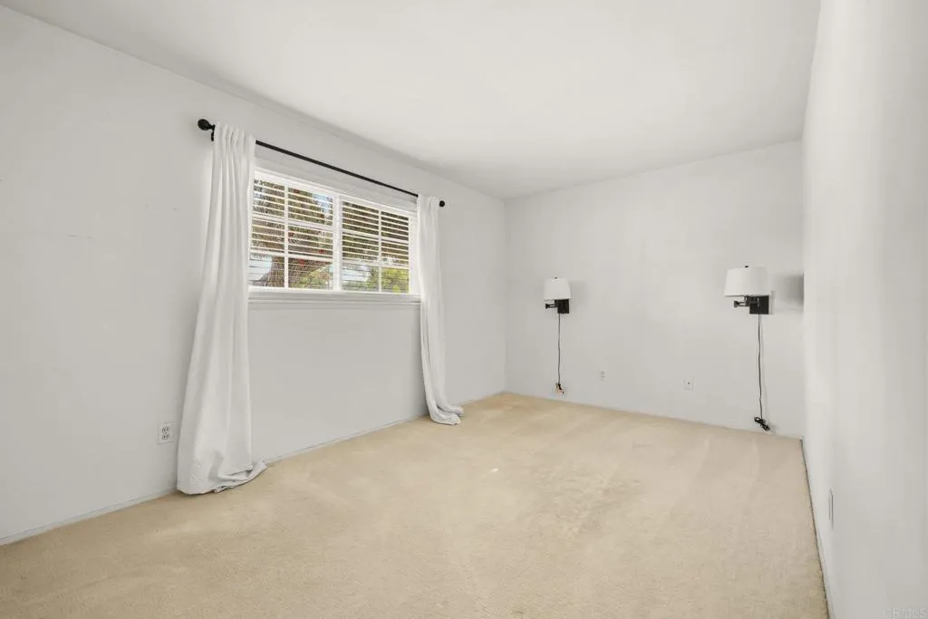 https://cdn.realtyfeed.com/cdn/127/306686497/68a23668715d92513ced7d903c80a2a8.webp
