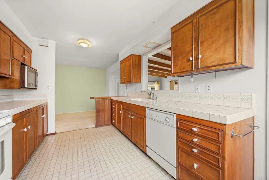 https://cdn.realtyfeed.com/cdn/127/306686497/70bcb4aaa4075d3c2db29b285573f6bc.webp