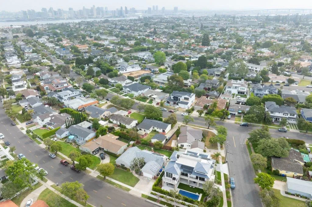 https://cdn.realtyfeed.com/cdn/127/306686497/fba533b2ee09be16a369956c817367b2.webp
