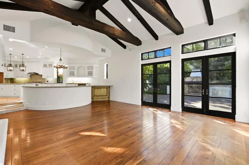 https://cdn.realtyfeed.com/cdn/127/306686518/2737b99f02d5d9efe00b8c4a14a0cfbb.webp