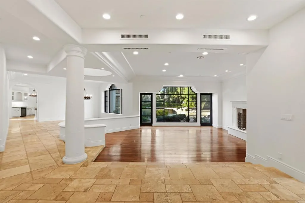 https://cdn.realtyfeed.com/cdn/127/306686518/37b00e89e9b8121f98c6e5257a47d6b4.webp