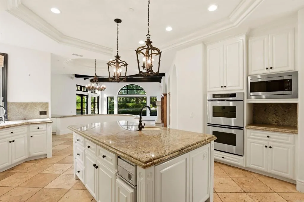 https://cdn.realtyfeed.com/cdn/127/306686518/99549d7d4c08fd3f1613bb6fe444b687.webp