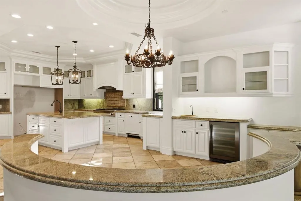 https://cdn.realtyfeed.com/cdn/127/306686518/db357afdadd32d3d7683588162e0b468.webp